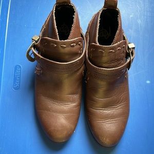 Roper size women’s 7.5 brown booties in great condition, lots of tread left